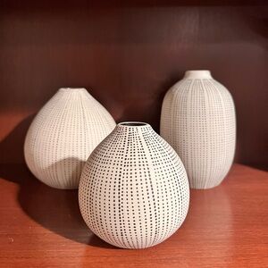 NWT Creative Co-Op White Stoneware Vases with Textured Black Polka Dots Set of 3